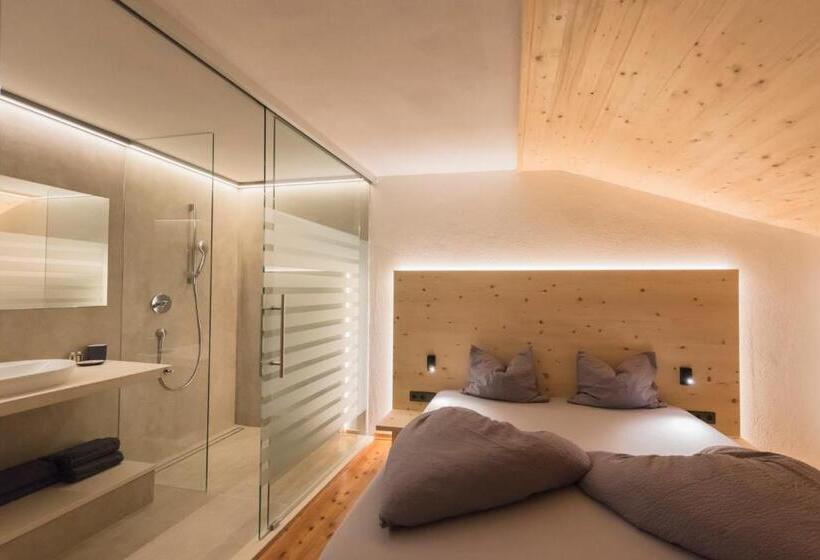 Отель Residence Garni Haus Tschenett