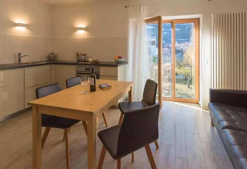 Hotelli Residence Garni Haus Tschenett