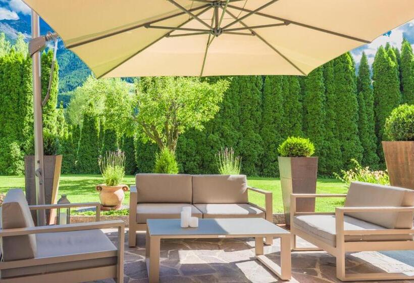 Отель Residence Garni Haus Tschenett