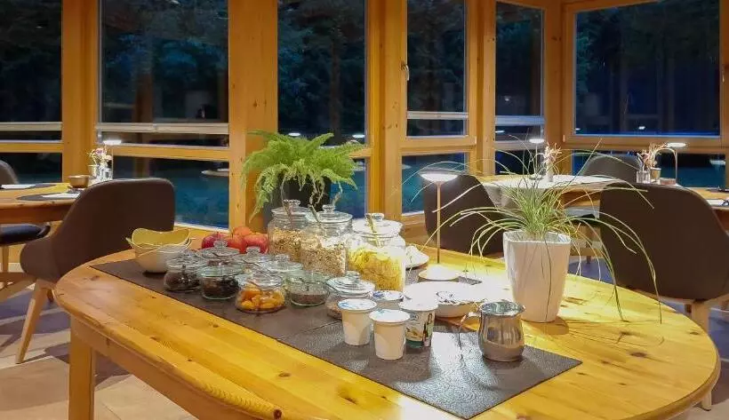 Hotelli Residence Garni Haus Tschenett