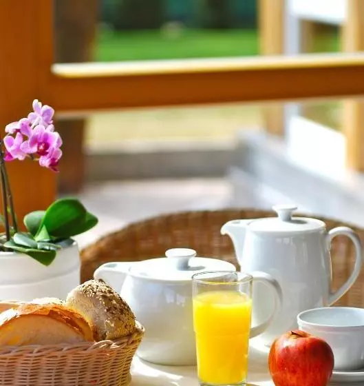 Hotelli Residence Garni Haus Tschenett