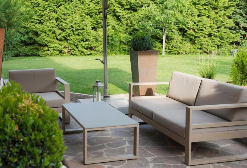 Отель Residence Garni Haus Tschenett