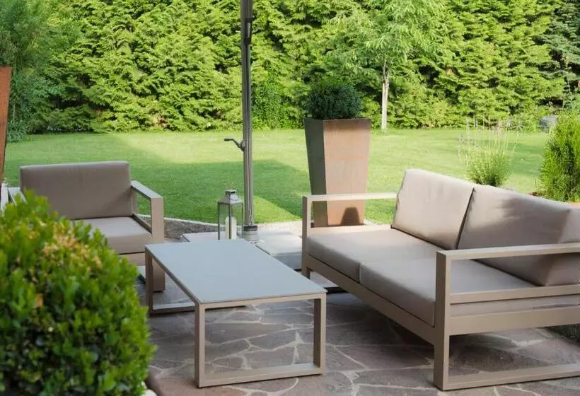 Hotelli Residence Garni Haus Tschenett