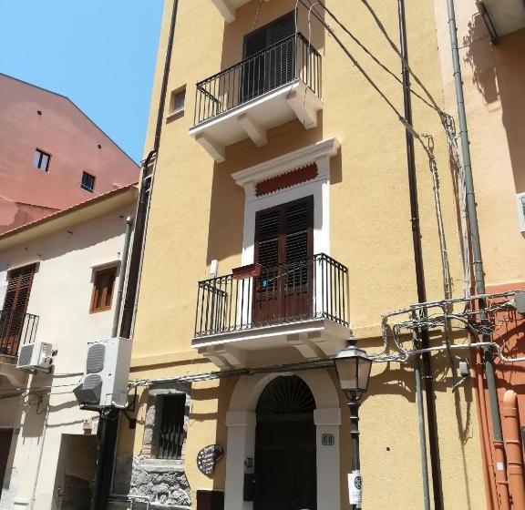 Pensjonat Ammaresiamo Ltb