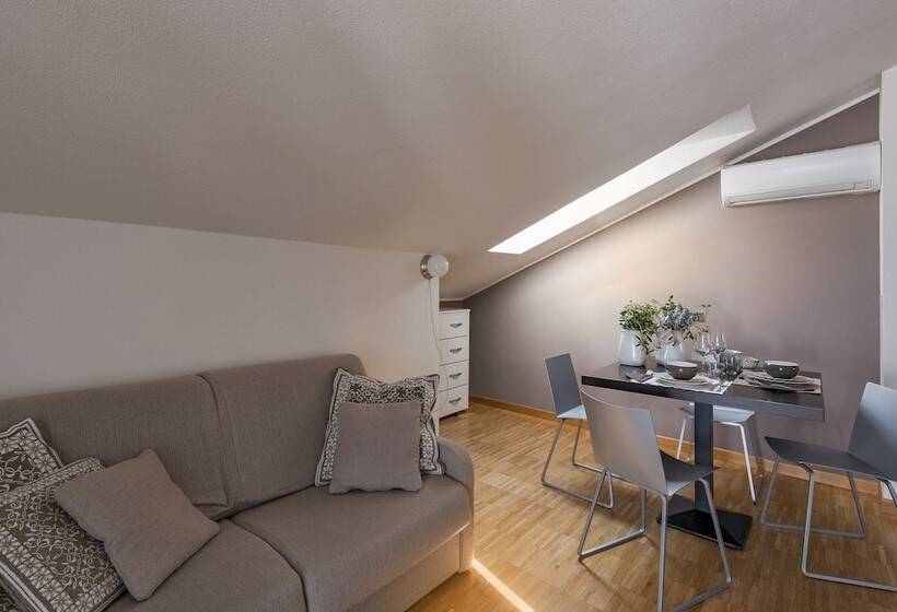 פנסיון Vialeromadodici Rooms & Apartments