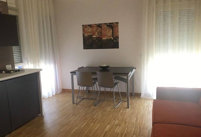 פנסיון Vialeromadodici Rooms & Apartments