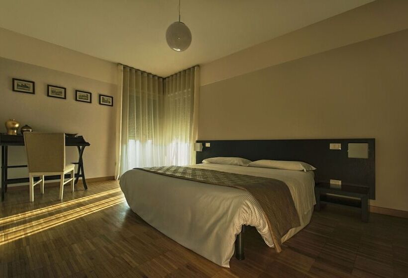 פנסיון Vialeromadodici Rooms & Apartments