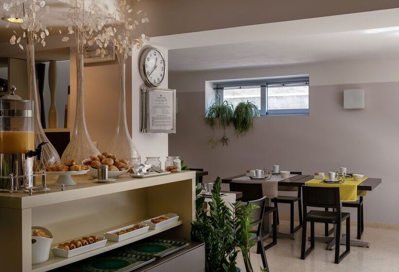 פנסיון Vialeromadodici Rooms & Apartments