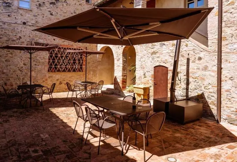 ホテル Villa Le Beringhe   Wine Pool & Relax