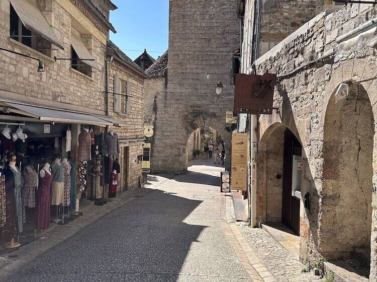 بنسيون Les Hauts De Saulies