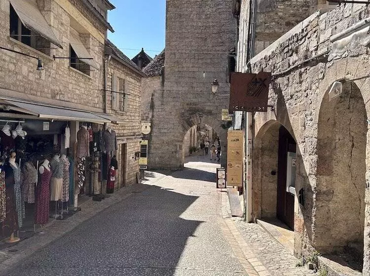 Majatalo Les Hauts De Saulies