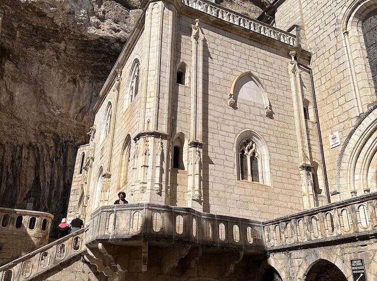 بنسيون Les Hauts De Saulies