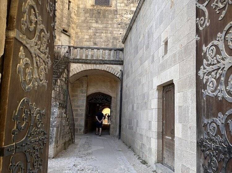 بنسيون Les Hauts De Saulies