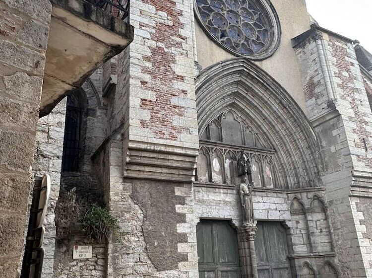 بنسيون Les Hauts De Saulies