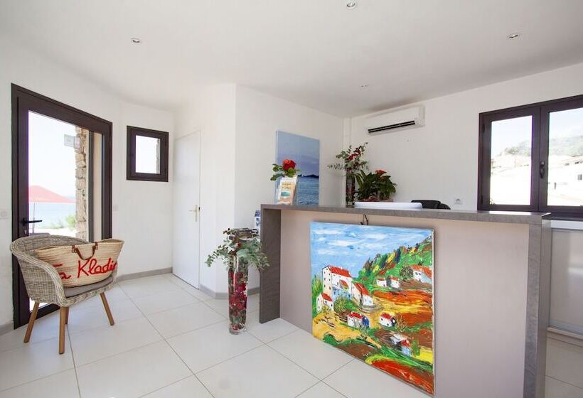 Et Residence Ta Kladia  Omigna