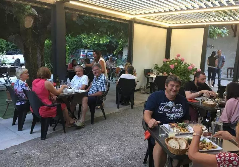 Hotelli Le Relais Des Vieilles Postes