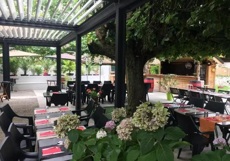 Hotelli Le Relais Des Vieilles Postes