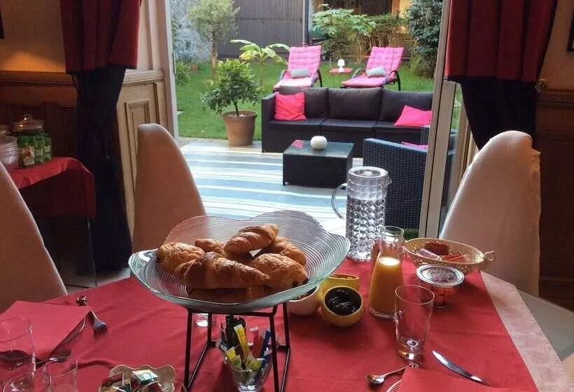 ペンション Les Lamartine Chambres D Hôtes