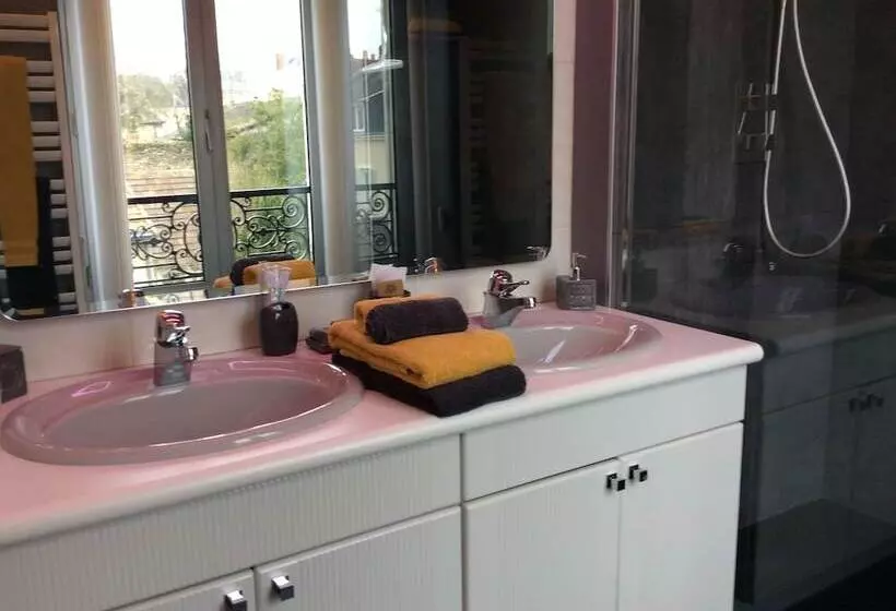 ペンション Les Lamartine Chambres D Hôtes