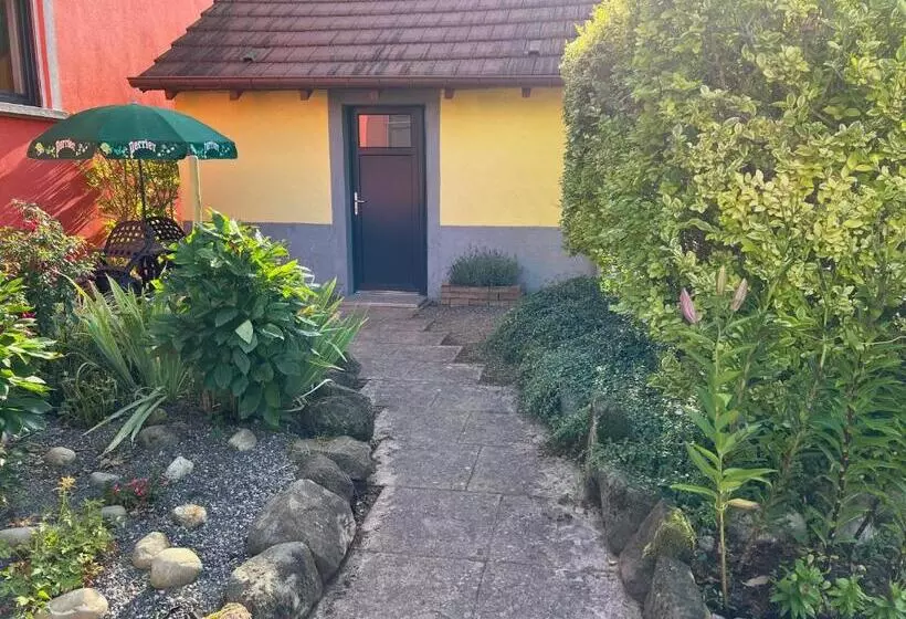 ペンション Auberge Restaurant La Roseraie