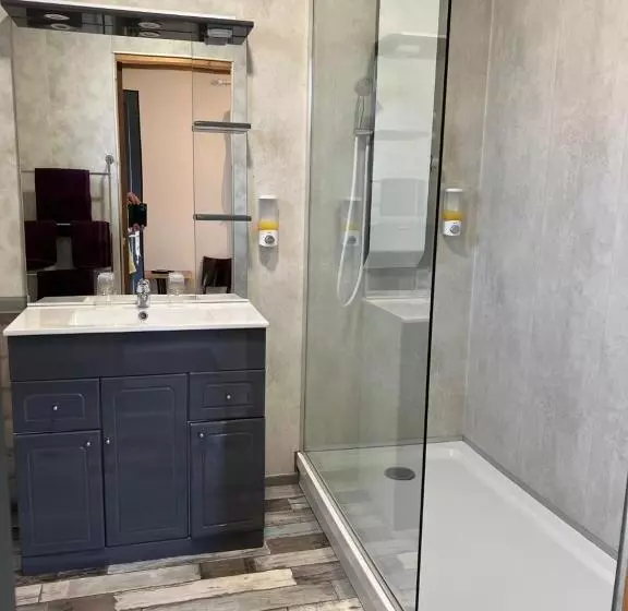 ペンション Auberge Restaurant La Roseraie