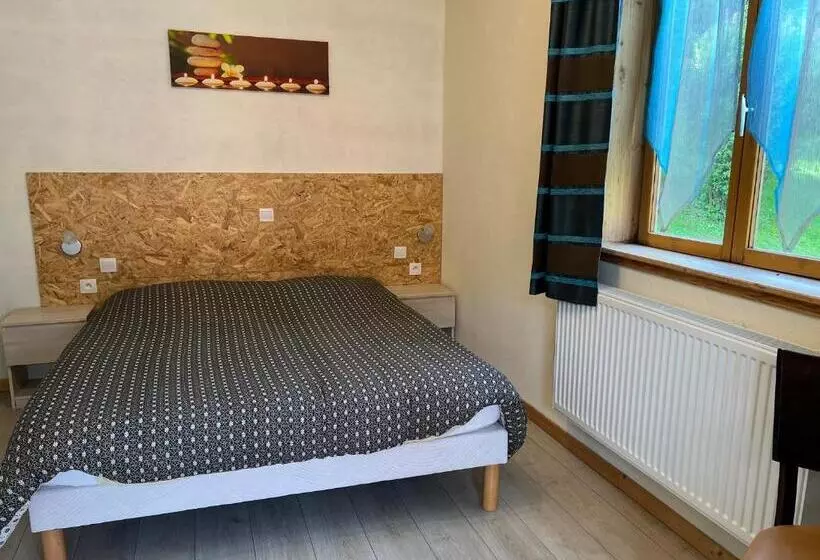 ペンション Auberge Restaurant La Roseraie