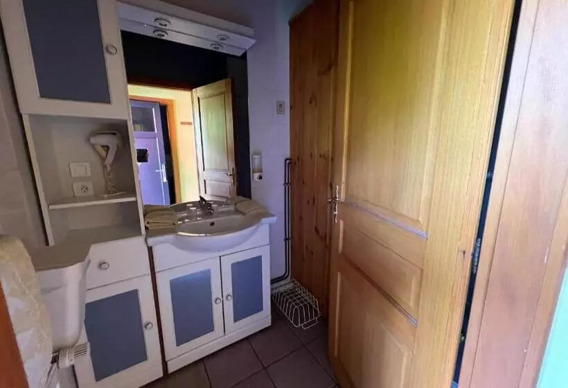 ペンション Auberge Restaurant La Roseraie