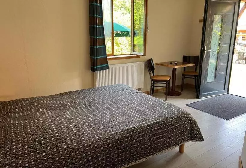 ペンション Auberge Restaurant La Roseraie