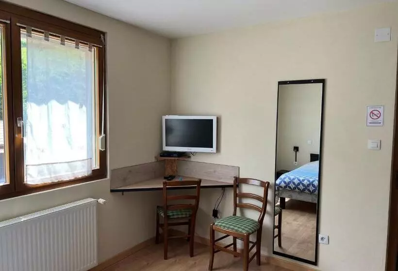 ペンション Auberge Restaurant La Roseraie