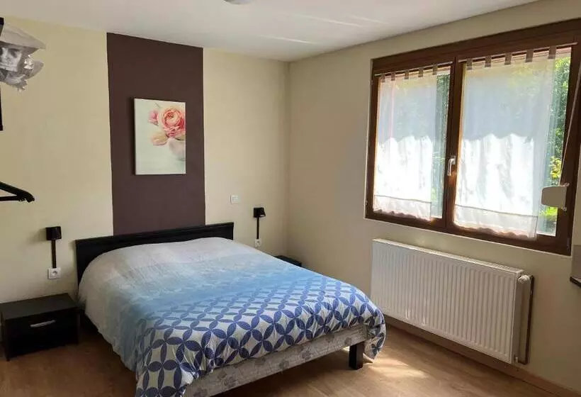 ペンション Auberge Restaurant La Roseraie