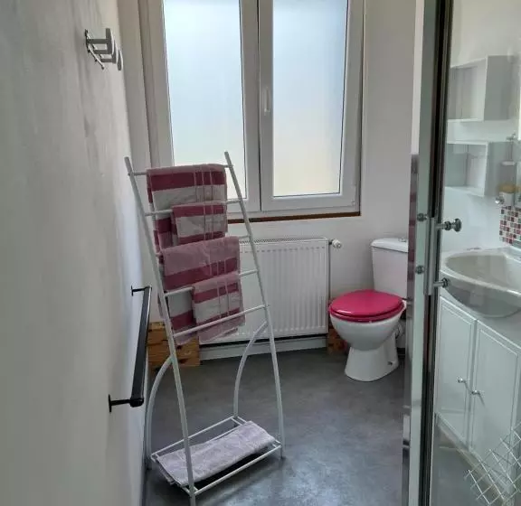 ペンション Auberge Restaurant La Roseraie