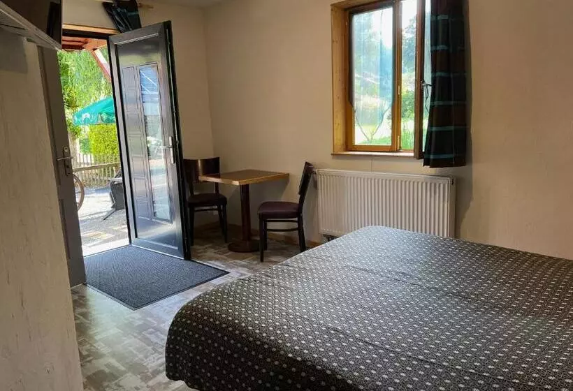 ペンション Auberge Restaurant La Roseraie