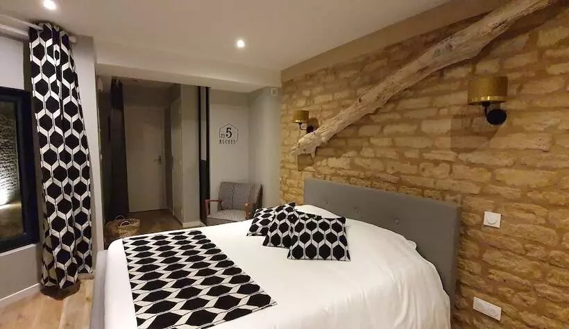 Majatalo Le Manoir D à Côté