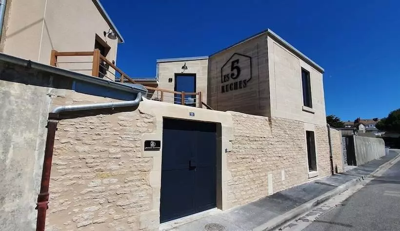 Majatalo Le Manoir D à Côté