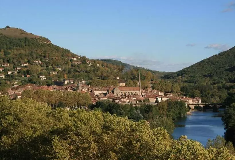 ペンション Domaine De Cadenne