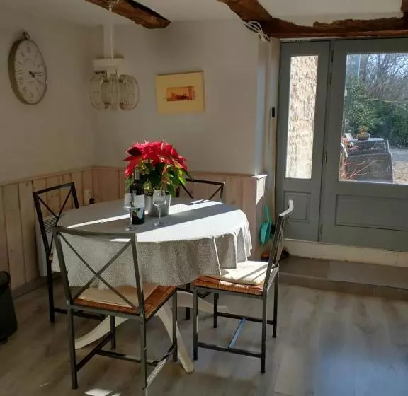 ペンション Domaine De Cadenne