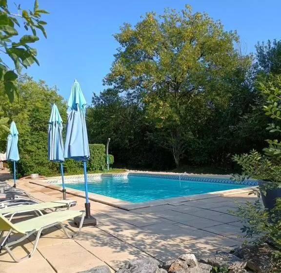 ペンション Domaine De Cadenne