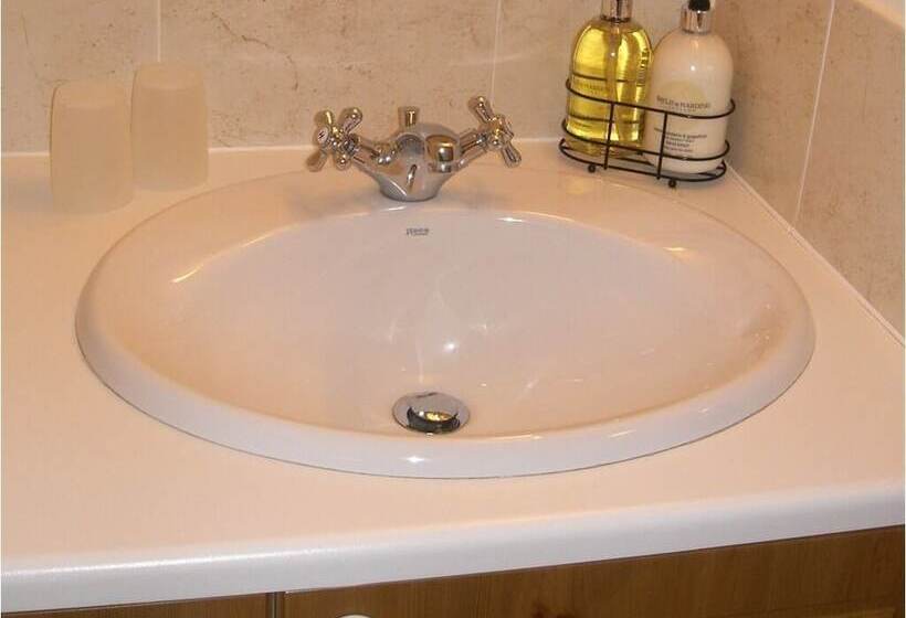 פנסיון Montacute Country Tearoooms B&b