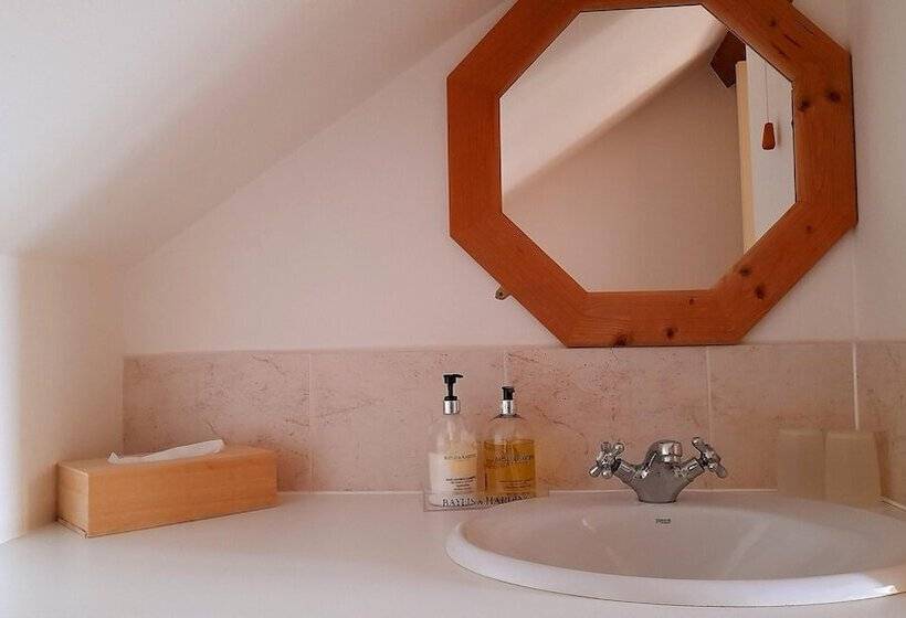 פנסיון Montacute Country Tearoooms B&b