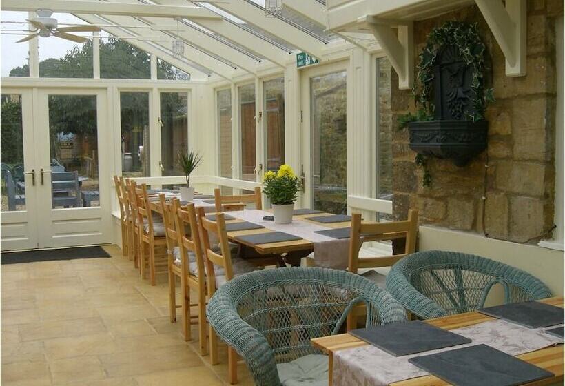 פנסיון Montacute Country Tearoooms B&b