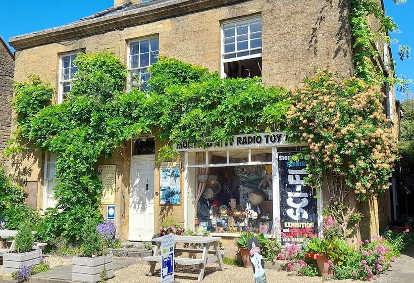 פנסיון Montacute Country Tearoooms B&b