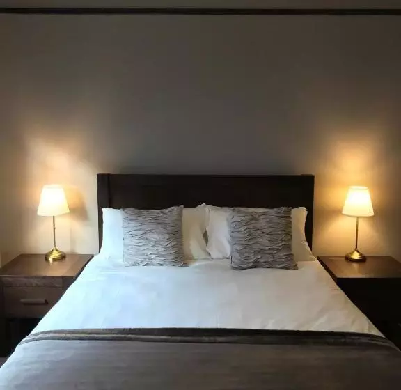 هاستل The Eton Mess