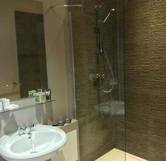 هاستل The Eton Mess