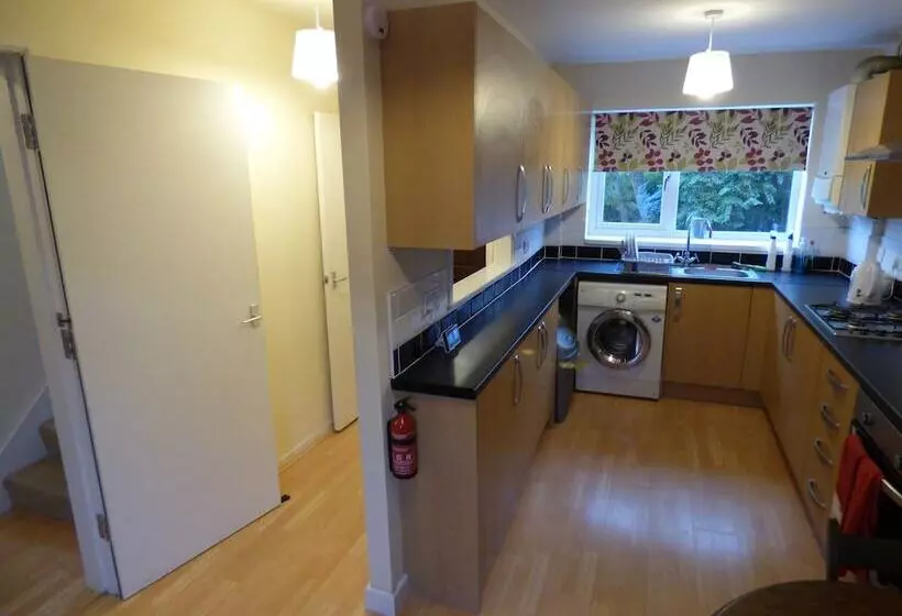 Majatalo Birdholme House