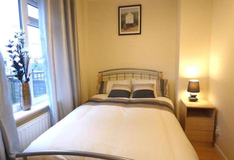 פנסיון Birdholme House