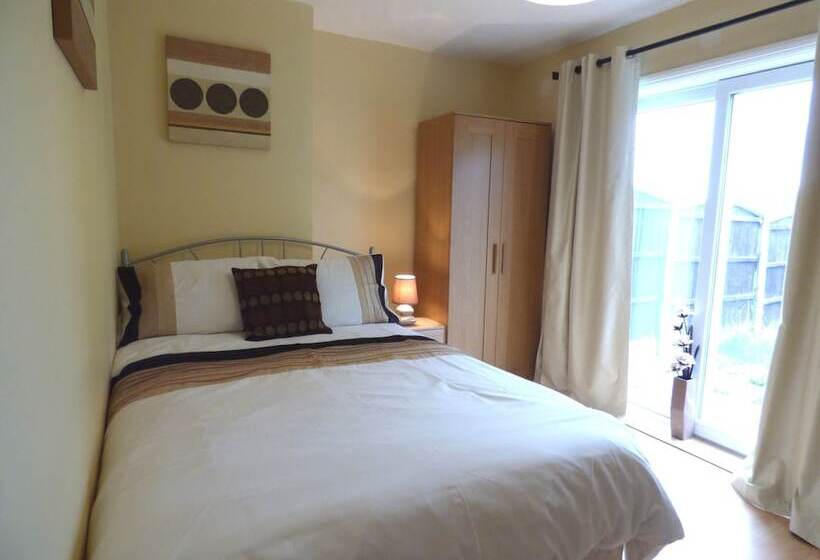 פנסיון Birdholme House