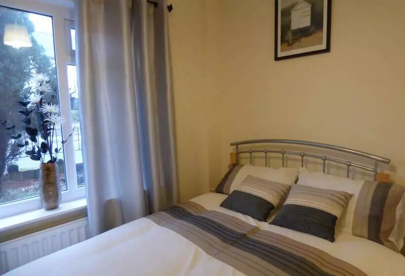 Majatalo Birdholme House