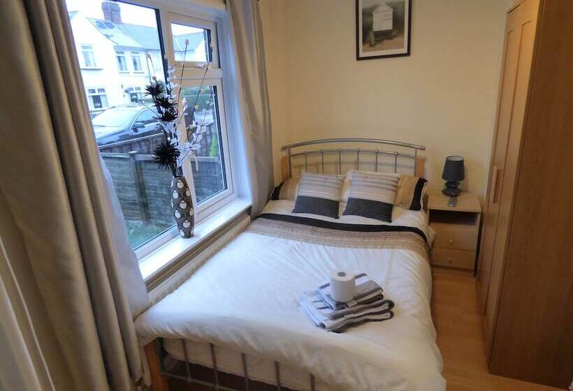 פנסיון Birdholme House