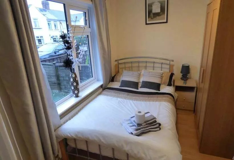 Majatalo Birdholme House