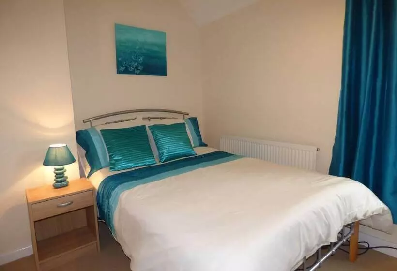 Majatalo Birdholme House